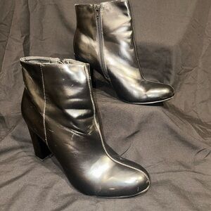 Womens Black Ankle Boots Sz 12. 4 inch block heel.